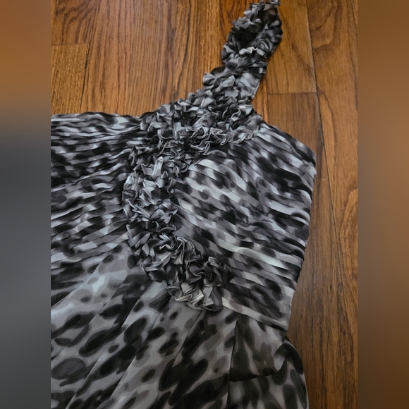BCBGMaxAzaria One-Shoulder Black and Gray Dress- Size 8 - Picture 4 of 15